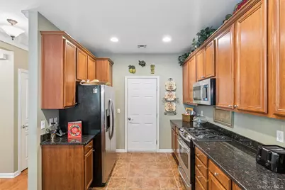 178 Southampton Drive, Massapequa, NY 11758 - Photo 14