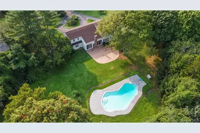 34 Lisa Court, Syosset, NY 11791 - Photo 2