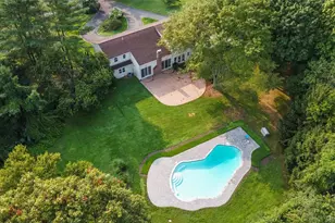 34 Lisa Ct, Syosset, NY 11791 - Photo 2