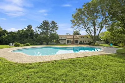 34 Lisa Court, Syosset, NY 11791 - Photo 12