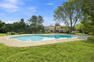 34 Lisa Ct, Syosset, NY 11791 - Photo 12