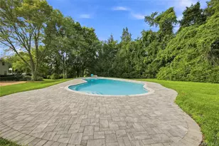 34 Lisa Ct, Syosset, NY 11791 - Photo 14
