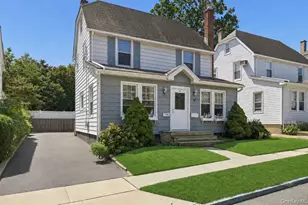 36 Hawthorne St, Williston Park, NY 11596 - Photo 2