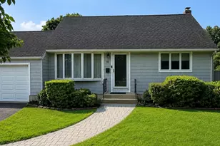 18 Lotus Rd, Bayport, NY 11705 - Photo 2
