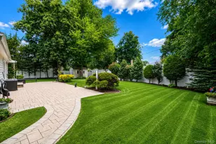 41 Apple Tree Dr, Hauppauge, NY 11788 - Photo 4