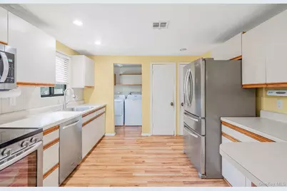41 Apple Tree Drive, Hauppauge, NY 11788 - Photo 18