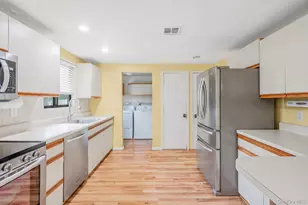41 Apple Tree Dr, Hauppauge, NY 11788 - Photo 18