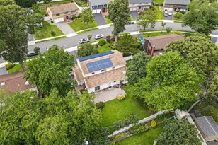 41 Apple Tree Dr, Hauppauge, NY 11788 - Photo 2