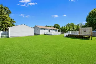 28 Mapleton Ave, Farmingville, NY 11738 - Photo 6