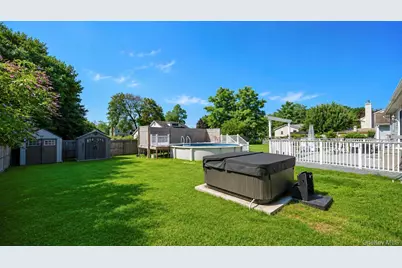 28 Mapleton Avenue, Farmingville, NY 11738 - Photo 10