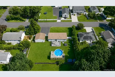 28 Mapleton Avenue, Farmingville, NY 11738 - Photo 4