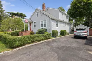 27 Litchfield Ave, Babylon, NY 11702 - Photo 2