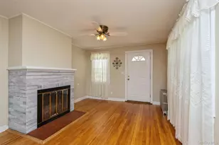 27 Litchfield Ave, Babylon, NY 11702 - Photo 4