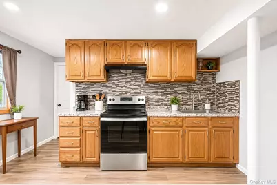 104 Utica Street, Bay Shore, NY 11706 - Photo 24
