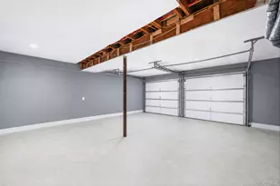 104 Utica St, Bay Shore, NY 11706 - Photo 28