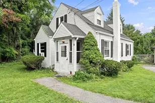 9 Kinderhook Dr, Poughkeepsie, NY 12603 - Photo 2