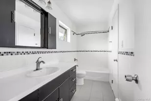 3 Evelyn Ln, Syosset, NY 11791 - Photo 14