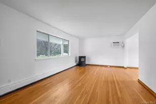 3 Evelyn Ln, Syosset, NY 11791 - Photo 2