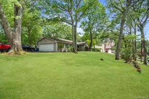 9 Dillmont Dr, Smithtown, NY 11787 - Photo 2
