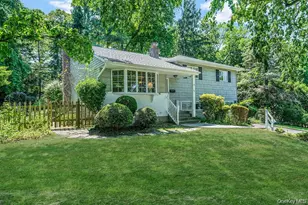 34 Grist Mill Ln, Huntington, NY 11743 - Photo 2