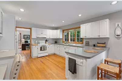470 Pond Path, East Setauket, NY 11733 - Photo 8