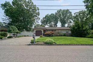 14 Winthrop Pl, Deer Park, NY 11729 - Photo 2