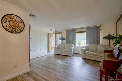 14 Winthrop Place, Deer Park, NY 11729 - Photo 8