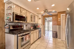 14 Winthrop Pl, Deer Park, NY 11729 - Photo 12