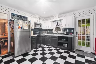 34 Hillview Cir, Poughkeepsie, NY 12603 - Photo 6