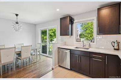 176 Willis Court, Wantagh, NY 11793 - Photo 10