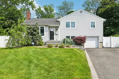 176 Willis Court, Wantagh, NY 11793 - Photo 1