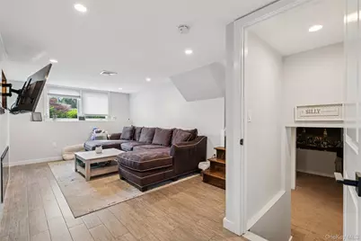 176 Willis Court, Wantagh, NY 11793 - Photo 18