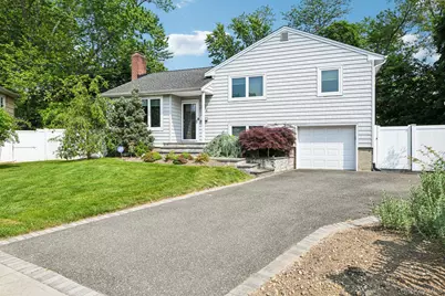 176 Willis Court, Wantagh, NY 11793 - Photo 2