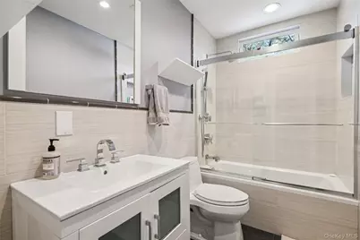 176 Willis Court, Wantagh, NY 11793 - Photo 12