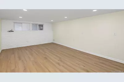 414 Westview Avenue, Deer Park, NY 11729 - Photo 16