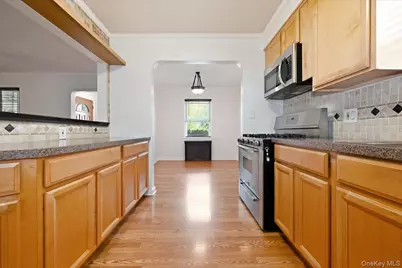 191 Nassau Boulevard, New Hyde Park, NY 11040 - Photo 14