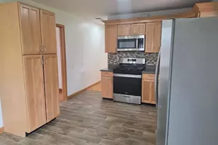 11 Manhattan Pl, Huntington, NY 11743 - Photo 6
