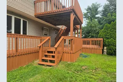 11 Manhattan Place, Huntington, NY 11743 - Photo 2