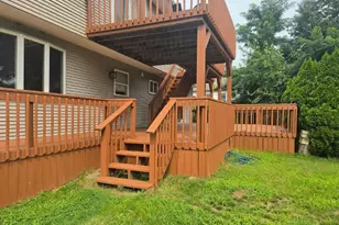11 Manhattan Pl, Huntington, NY 11743 - Photo 2
