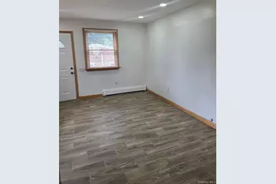 11 Manhattan Place, Huntington, NY 11743 - Photo 4