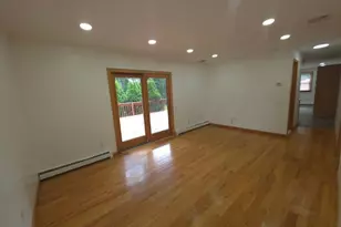 11 Manhattan Pl, Huntington, NY 11743 - Photo 8