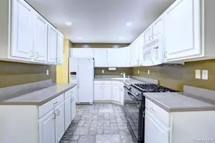 27 Underhill Dr, Pomona, NY 10970 - Photo 16