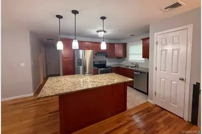 24 California Avenue, Bay Shore, NY 11706 - Photo 2