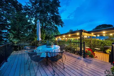 2660 Riverside Drive, Wantagh, NY 11793 - Photo 8