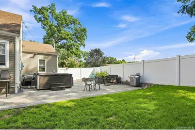 80 E 20th Street, Huntington Station, NY 11746 - Photo 24