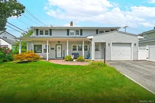 53 Periwinkle Rd, Levittown, NY 11756 - Photo 2