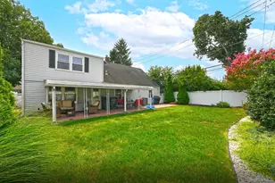 53 Periwinkle Rd, Levittown, NY 11756 - Photo 22