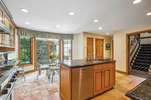 34 Wensley Dr, Great Neck, NY 11021 - Photo 6