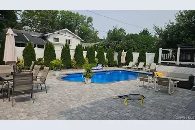 31 Driftwood Drive, Port Washington, NY 11050 - Photo 2