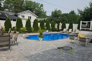 31 Driftwood Dr, Port Washington, NY 11050 - Photo 2